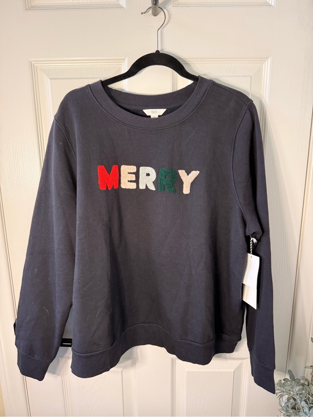 1901 Navy Crewneck Sweatshirt with Multicolor 'MERRY' Embroidery